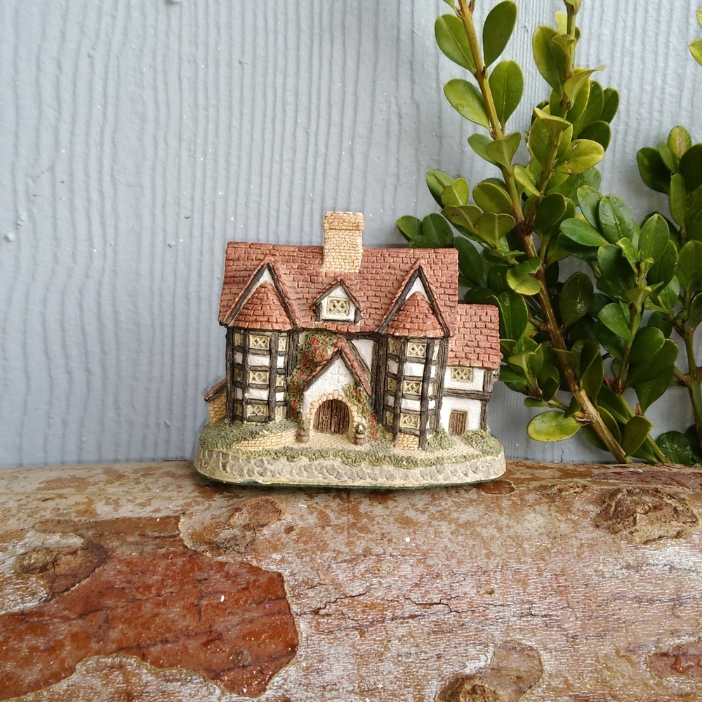 Vintage David Winter Cottages Shirehall 1985